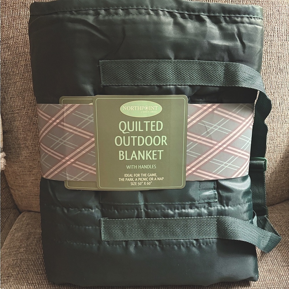 NWT Northpoint Quilted Outdoor Picnic Blanket